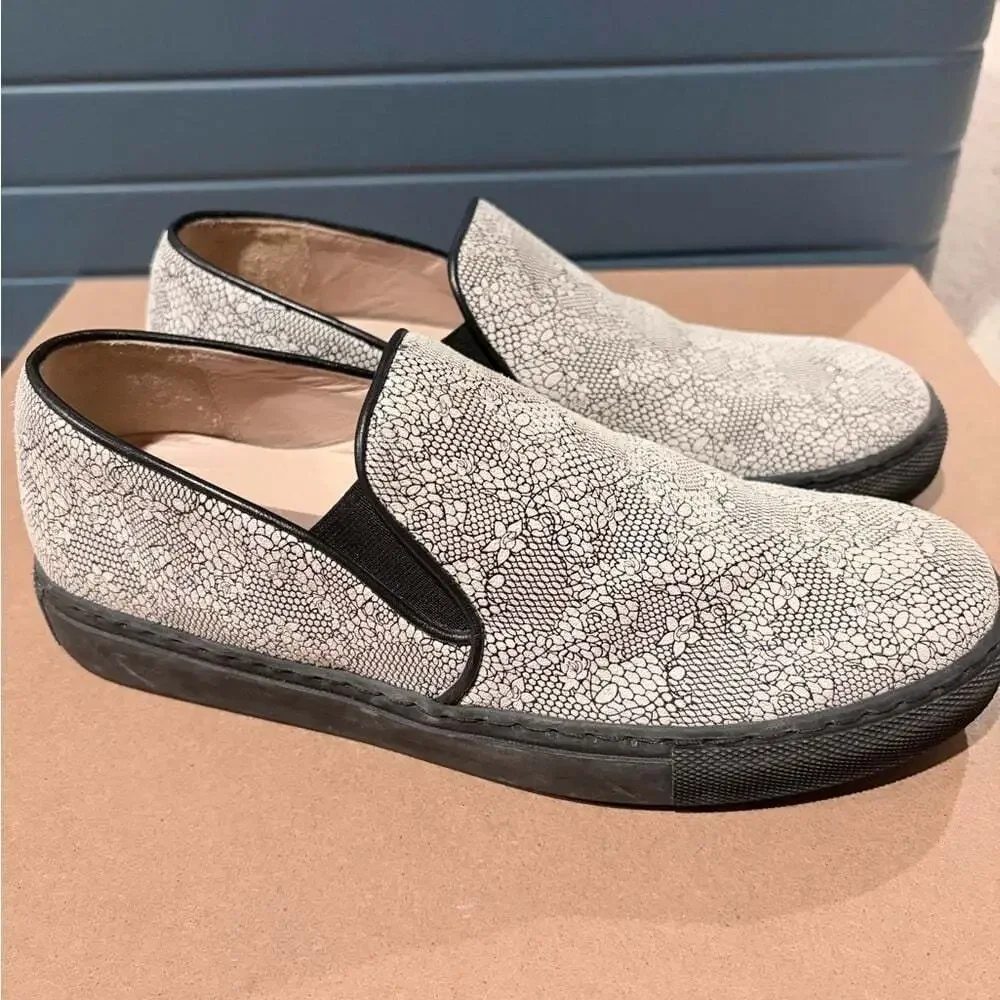 Unbranded step into